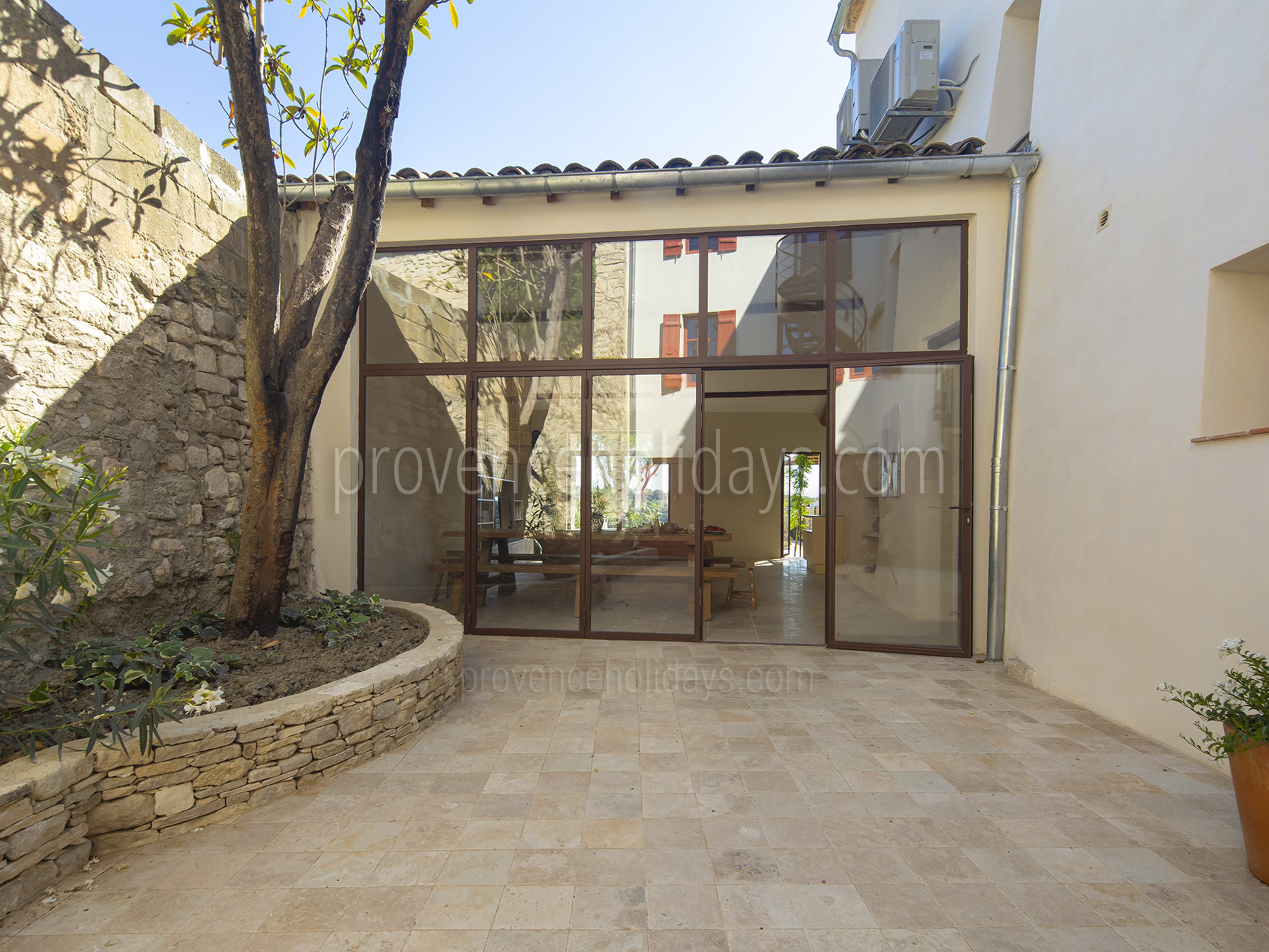 19 - Mas des Remparts: Villa: Exterior