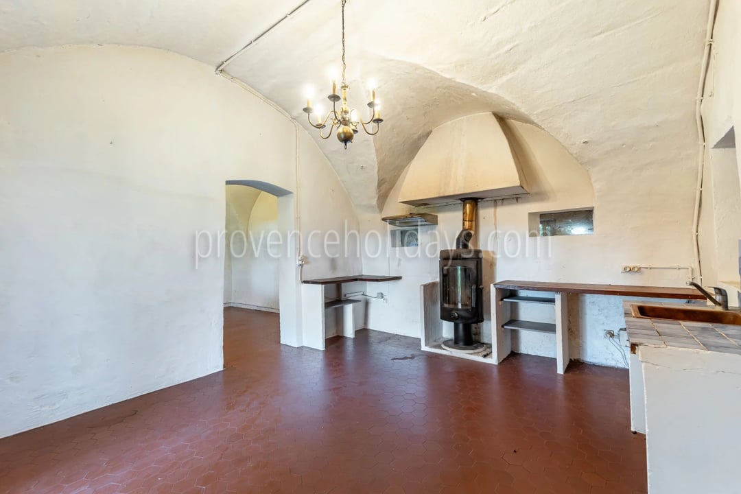 19 - Stone property in Cucuron: Villa: Interior