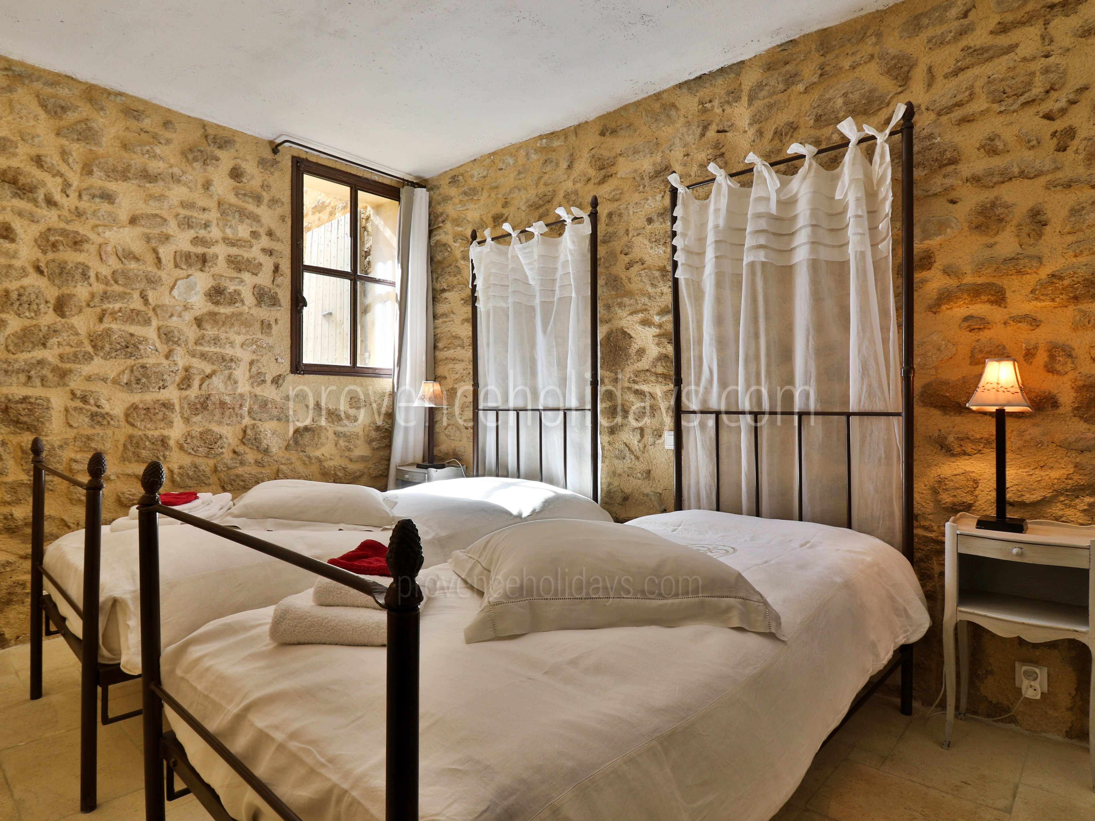 39 - Mas de Beaumes: Villa: Bedroom