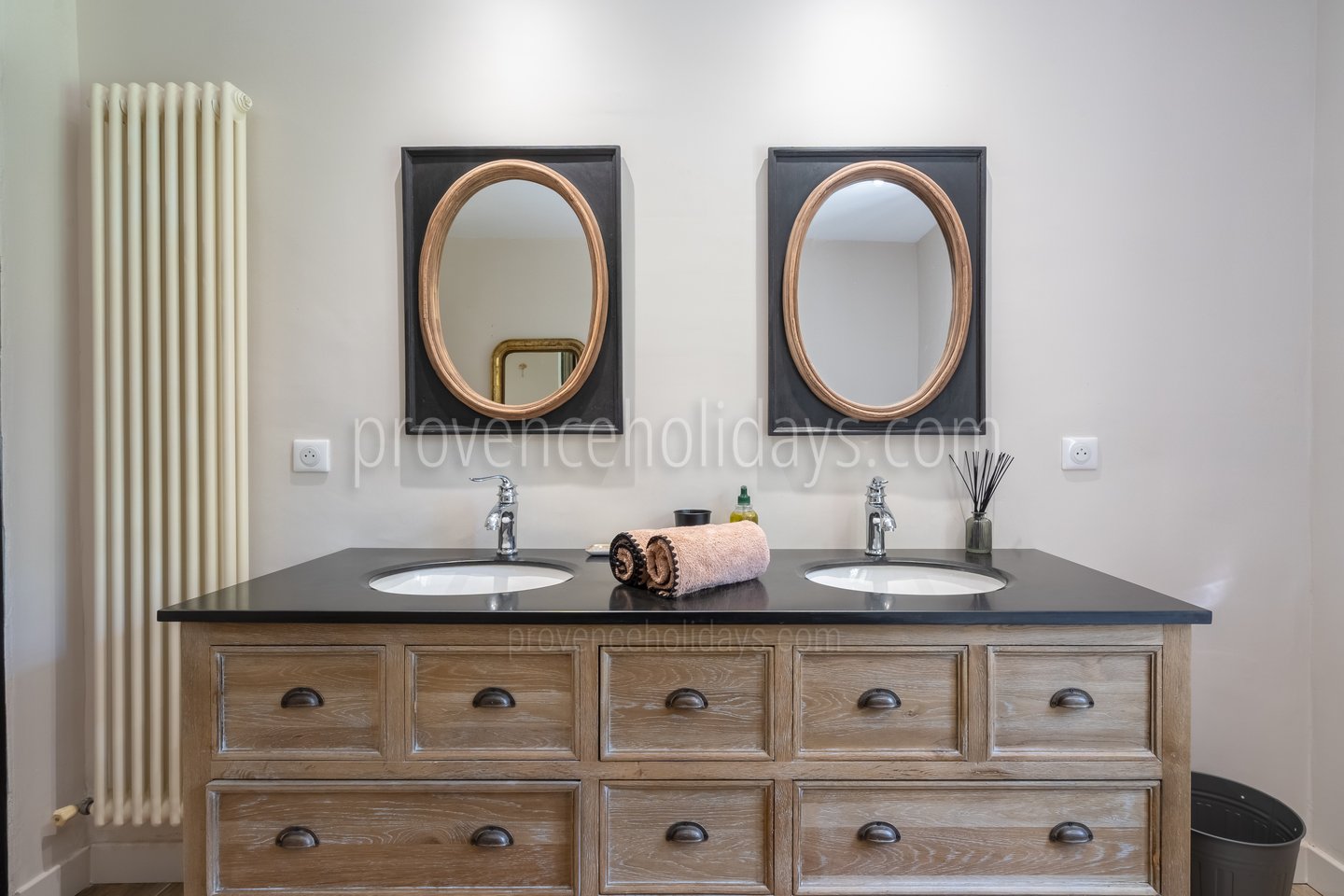29 - Le Mas des Figues: Villa: Bathroom
