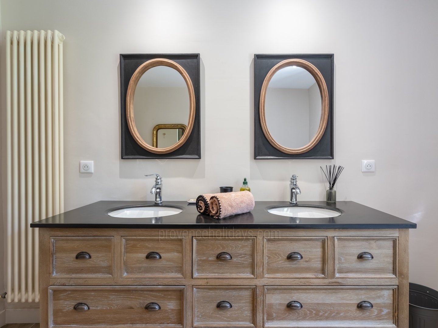 25 - Le Mas des Figues: Villa: Bathroom