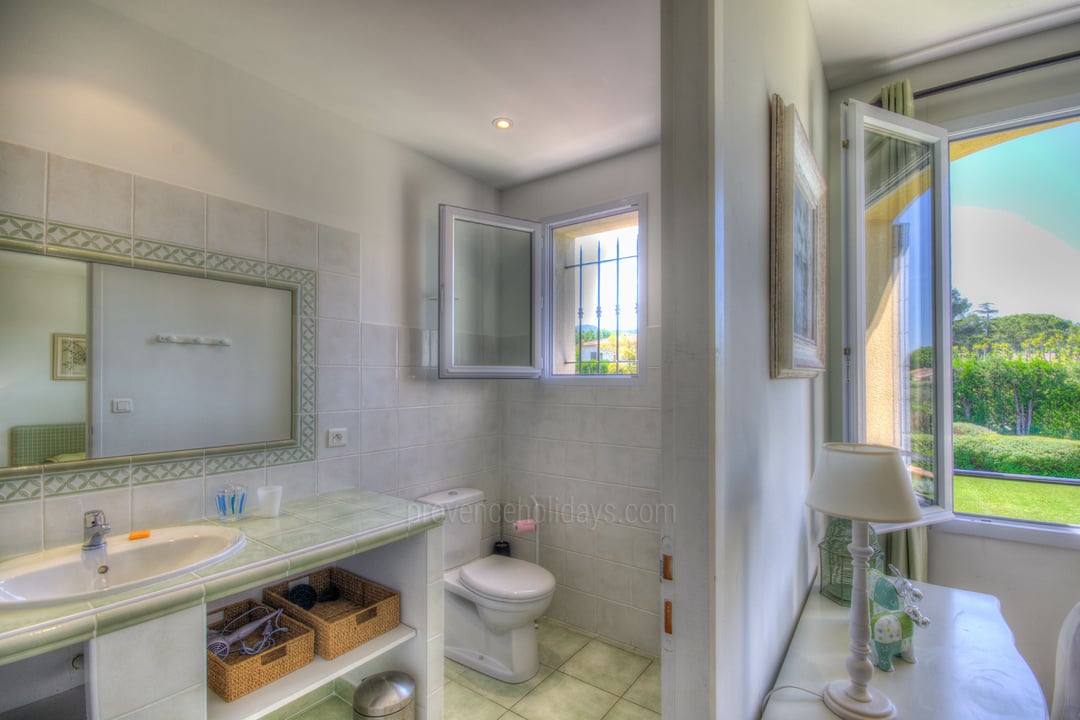 22 - Chez Alare: Villa: Bathroom