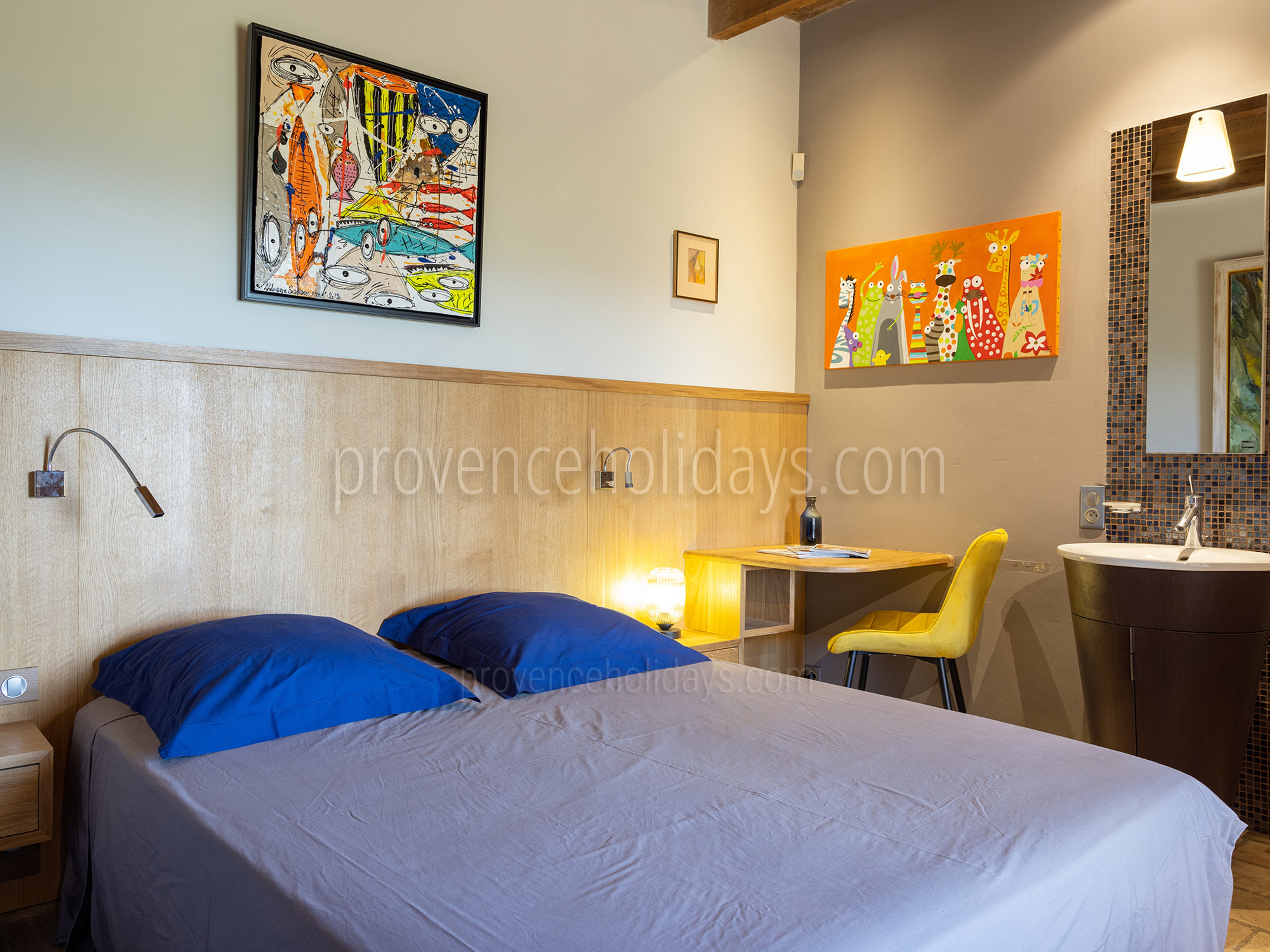 24 - La Maison des Glycines: Villa: Bedroom