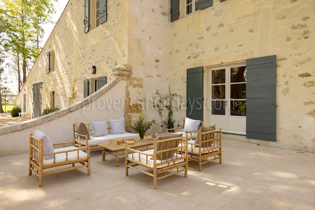 24 - Bastide Mouriès: Villa: Exterior