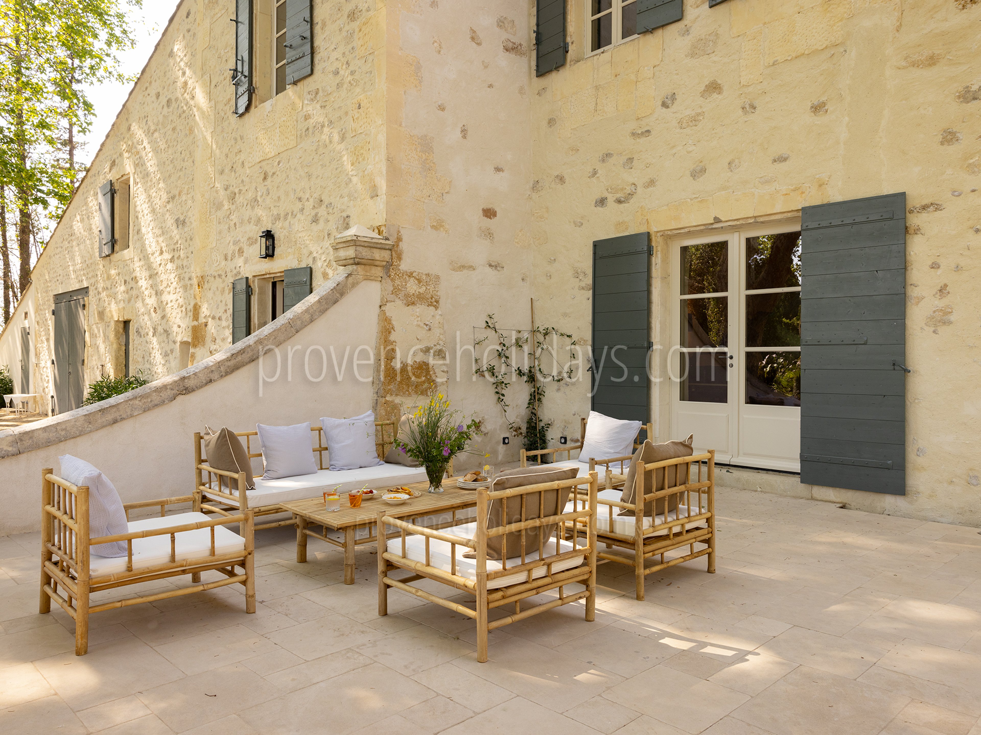 24 - Bastide Mouriès: Villa: Exterior