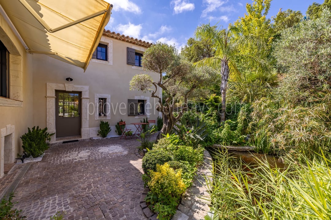 10 - Villa Atome: Villa: Exterior