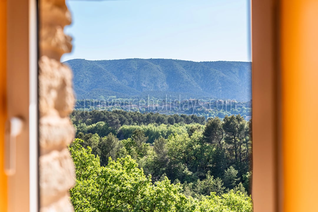26 - Stone Property in Ménerbes: Villa: Exterior