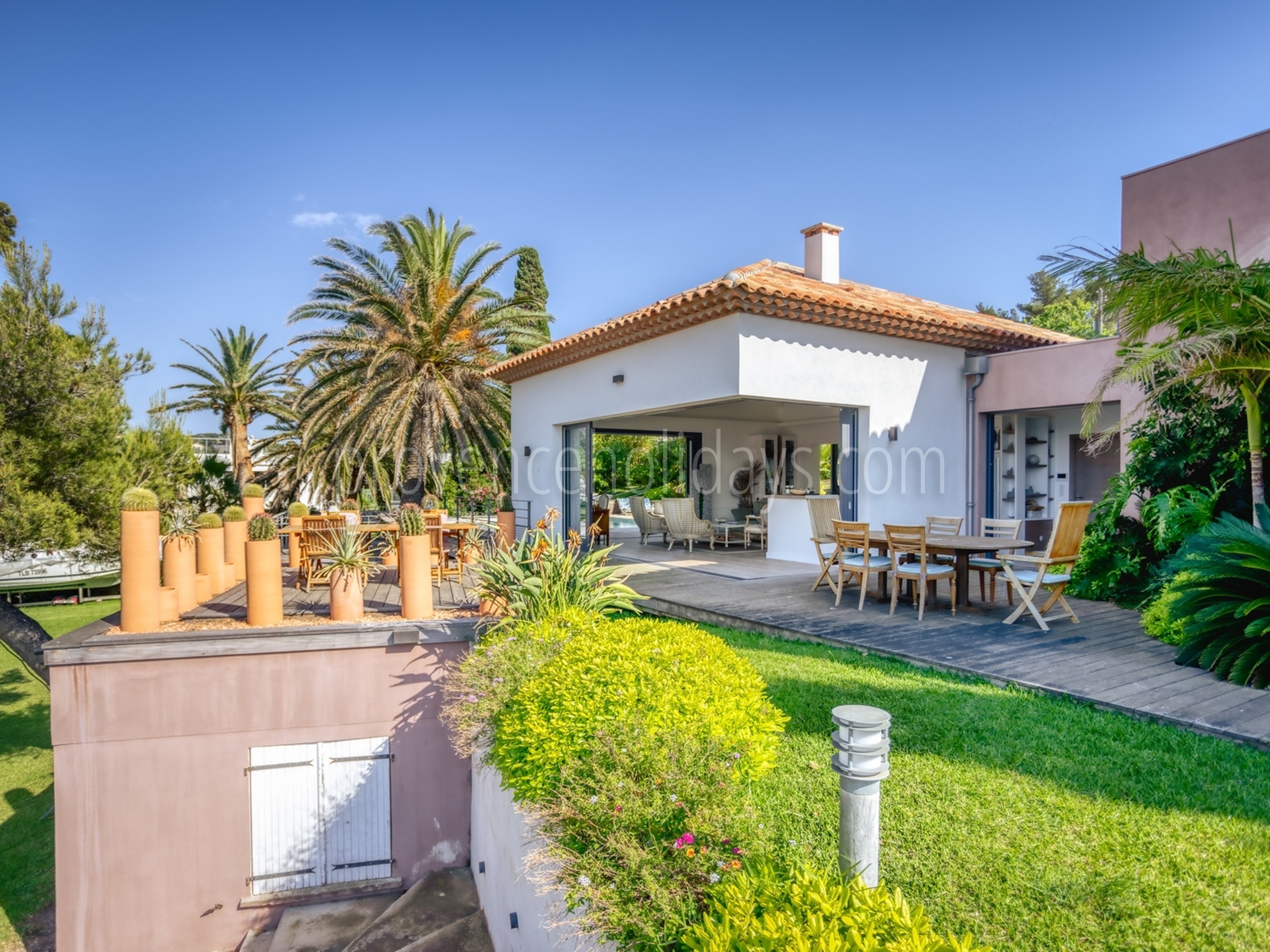 29 - Villa Giens: Villa: Exterior