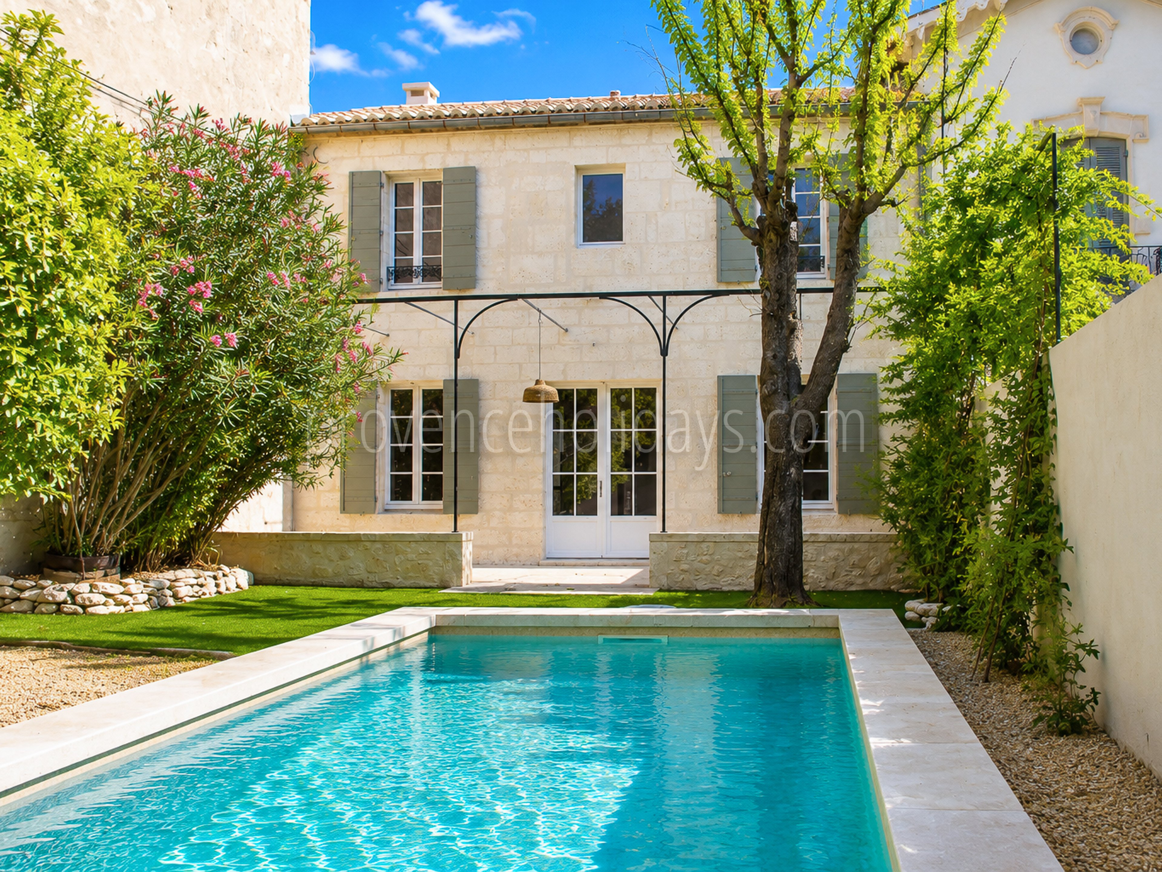 3 - Renoviertes Dorfhaus in Maussane-les-Alpilles: Villa: Exterior