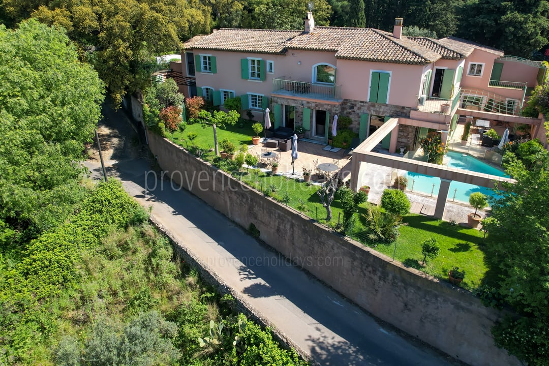 Villa in Grimaud, with view of the castle and swimming pool