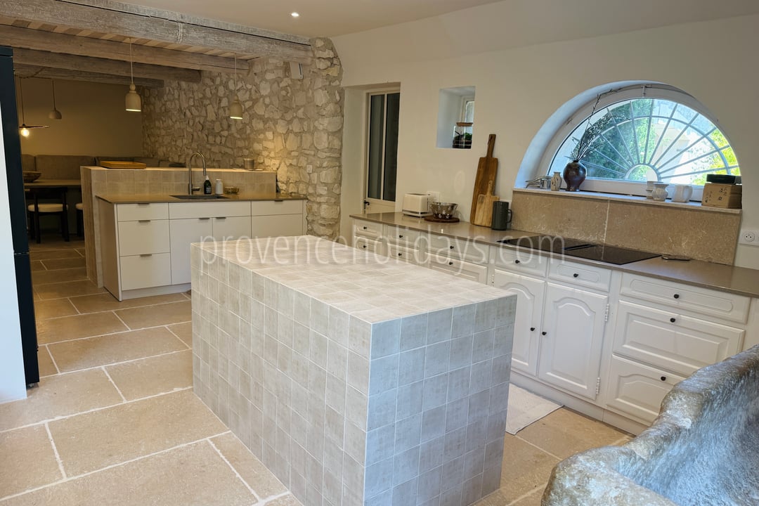 13 - Renovated farmhouse on the outskirts of Eygalières: Villa: Interior