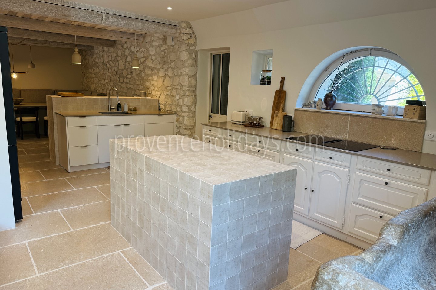 13 - Renovated farmhouse on the outskirts of Eygalières: Villa: Interior