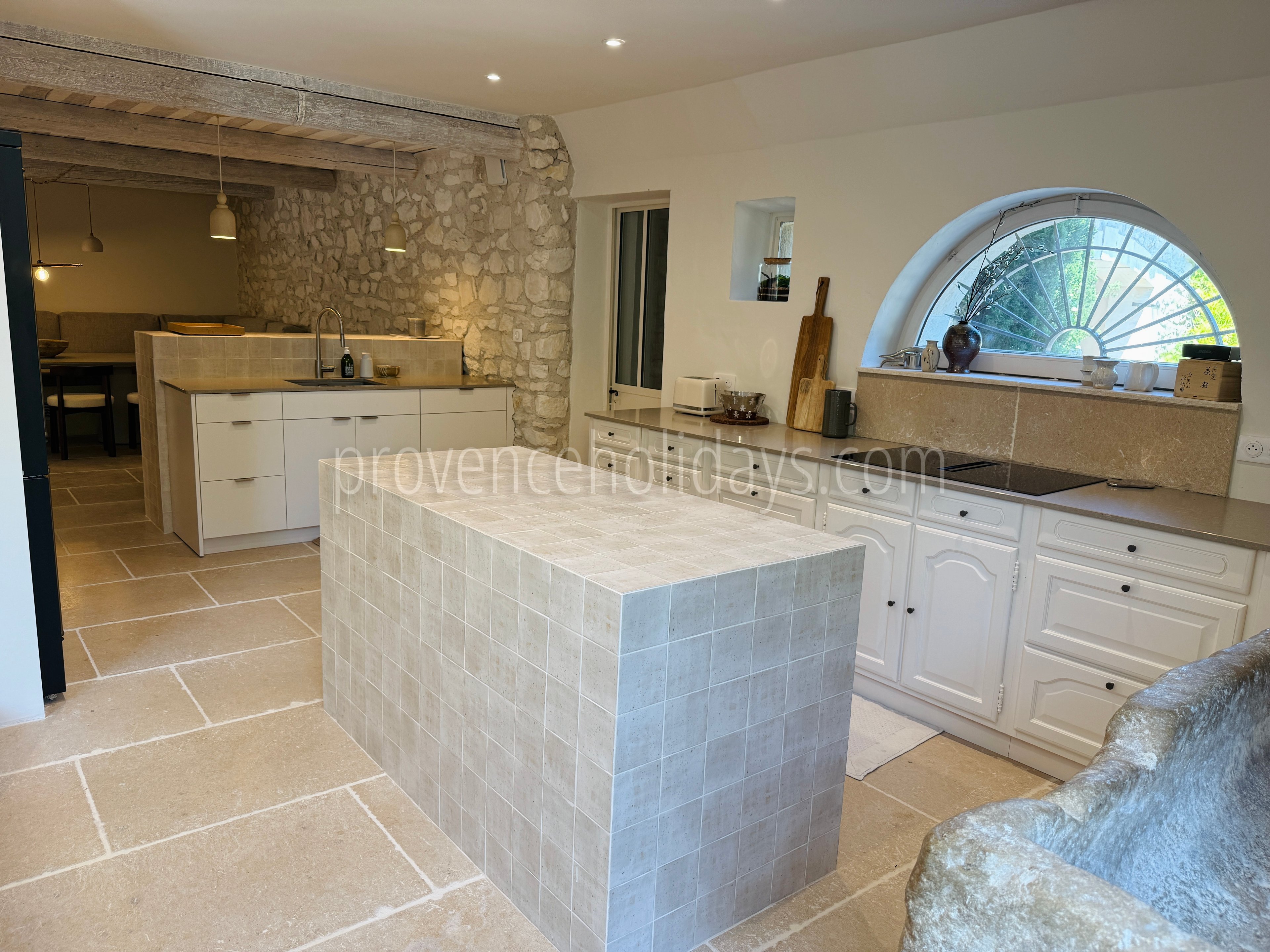 13 - Renovated farmhouse on the outskirts of Eygalières: Villa: Interior