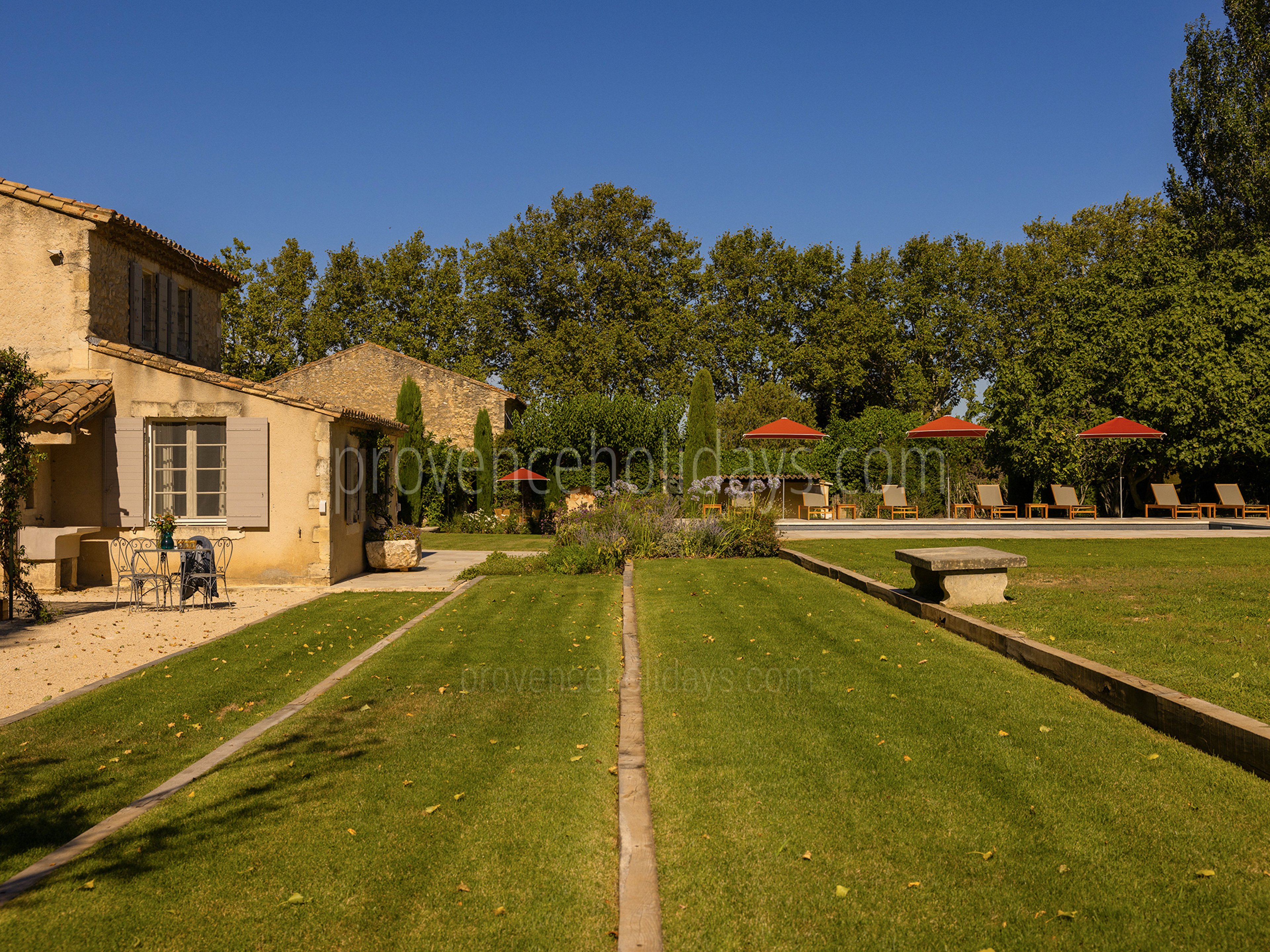 50 - Le Mas des Magnans: Villa: Exterior