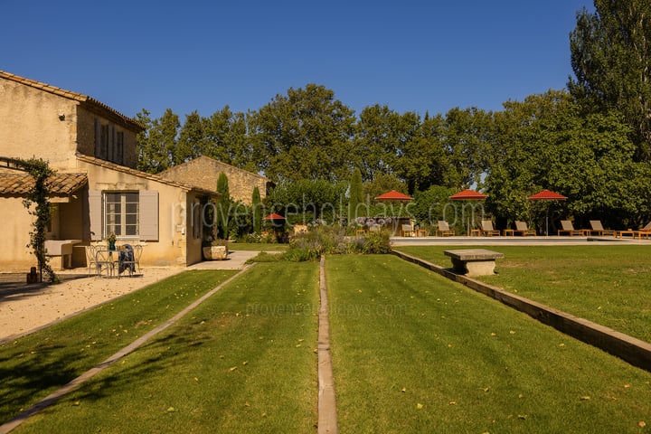 50 - Le Mas des Magnans: Villa: Exterior
