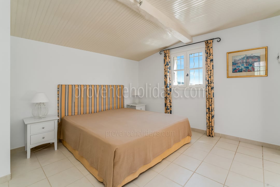 16 - Villa Castelas: Villa: Bedroom