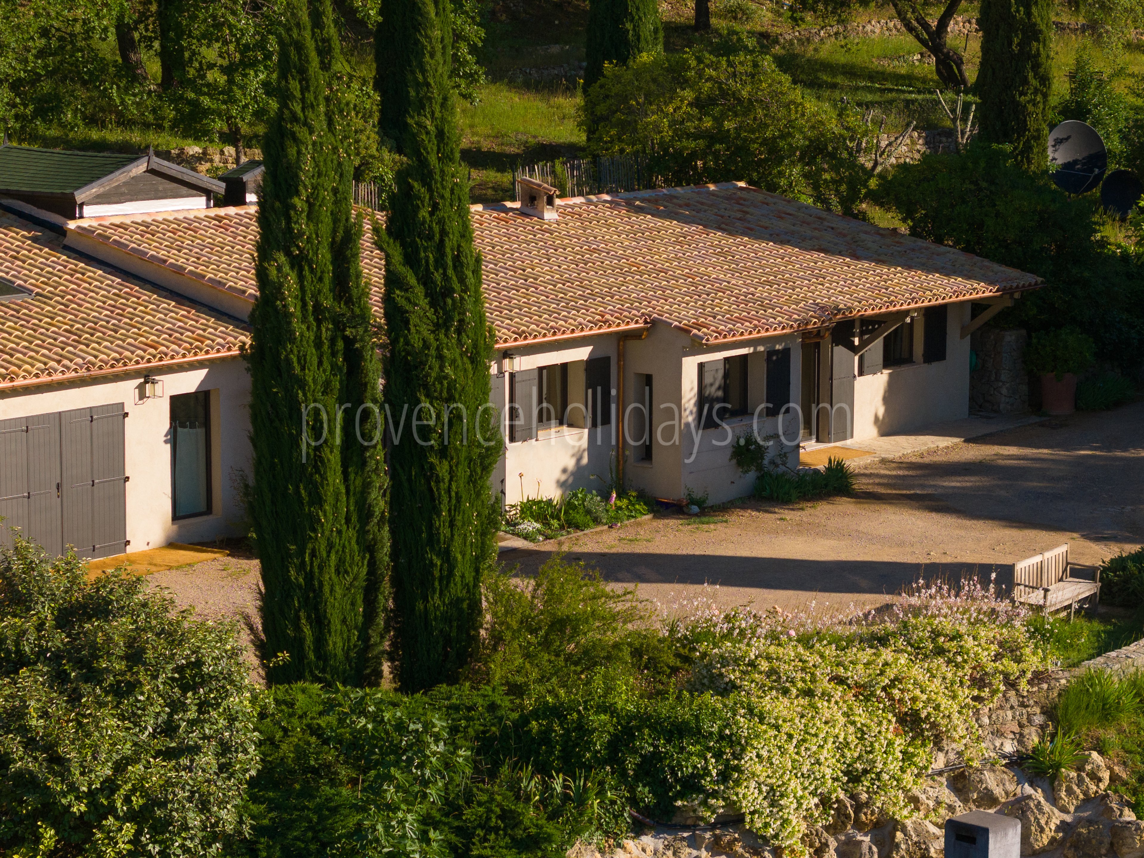 13 - Domaine Three Lakes: Villa: Exterior