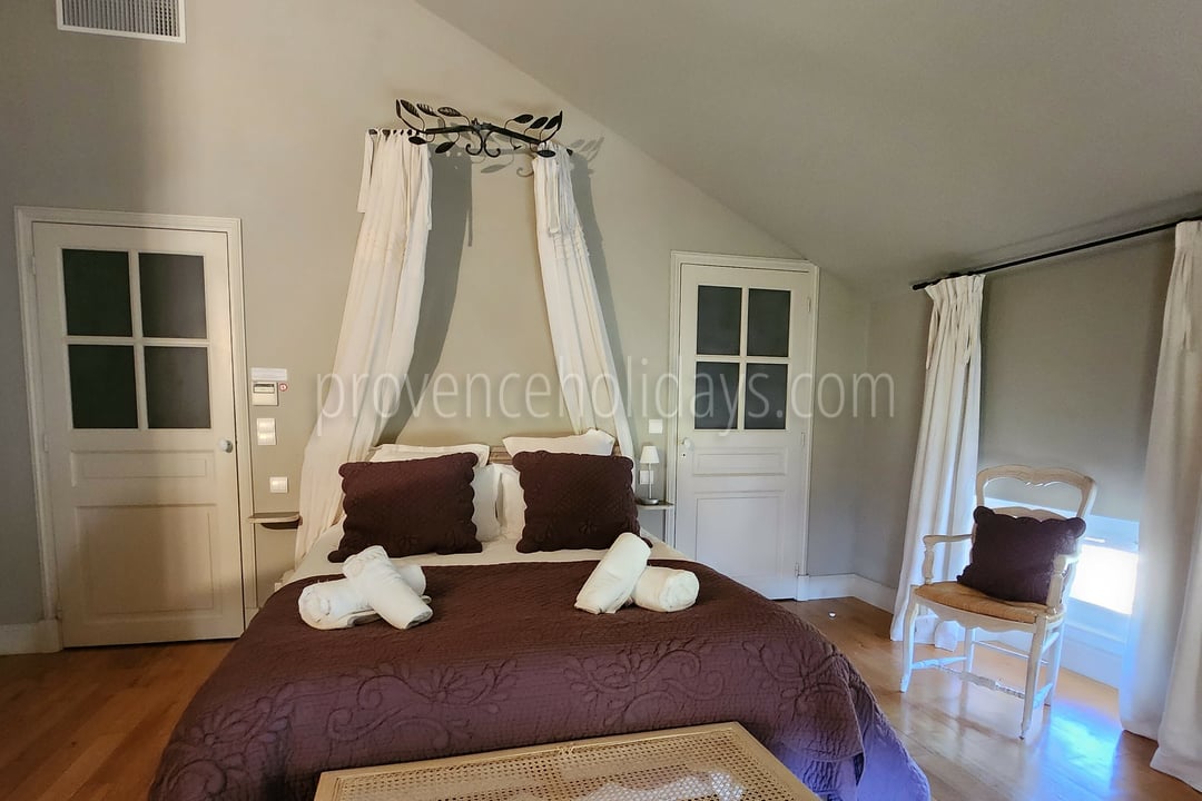 4 - Bastide Lacoste: Villa: Bedroom