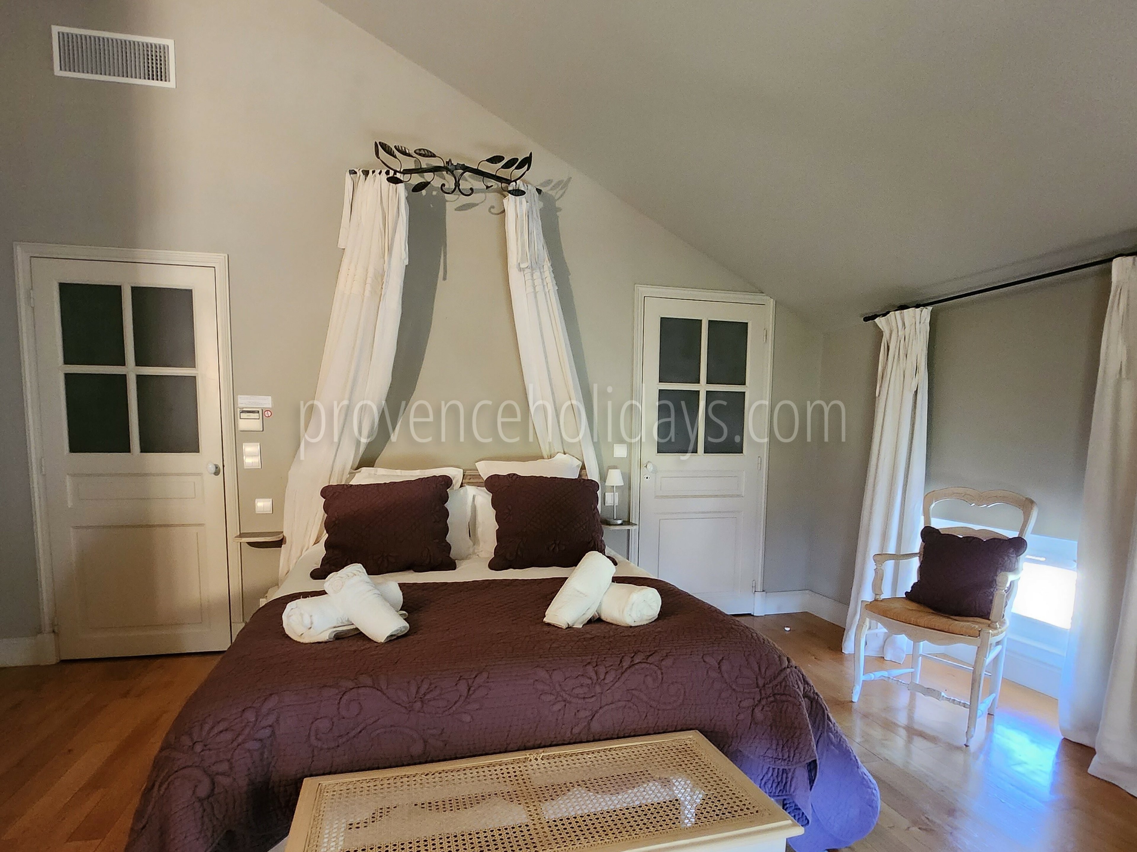 4 - Bastide Lacoste: Villa: Bedroom