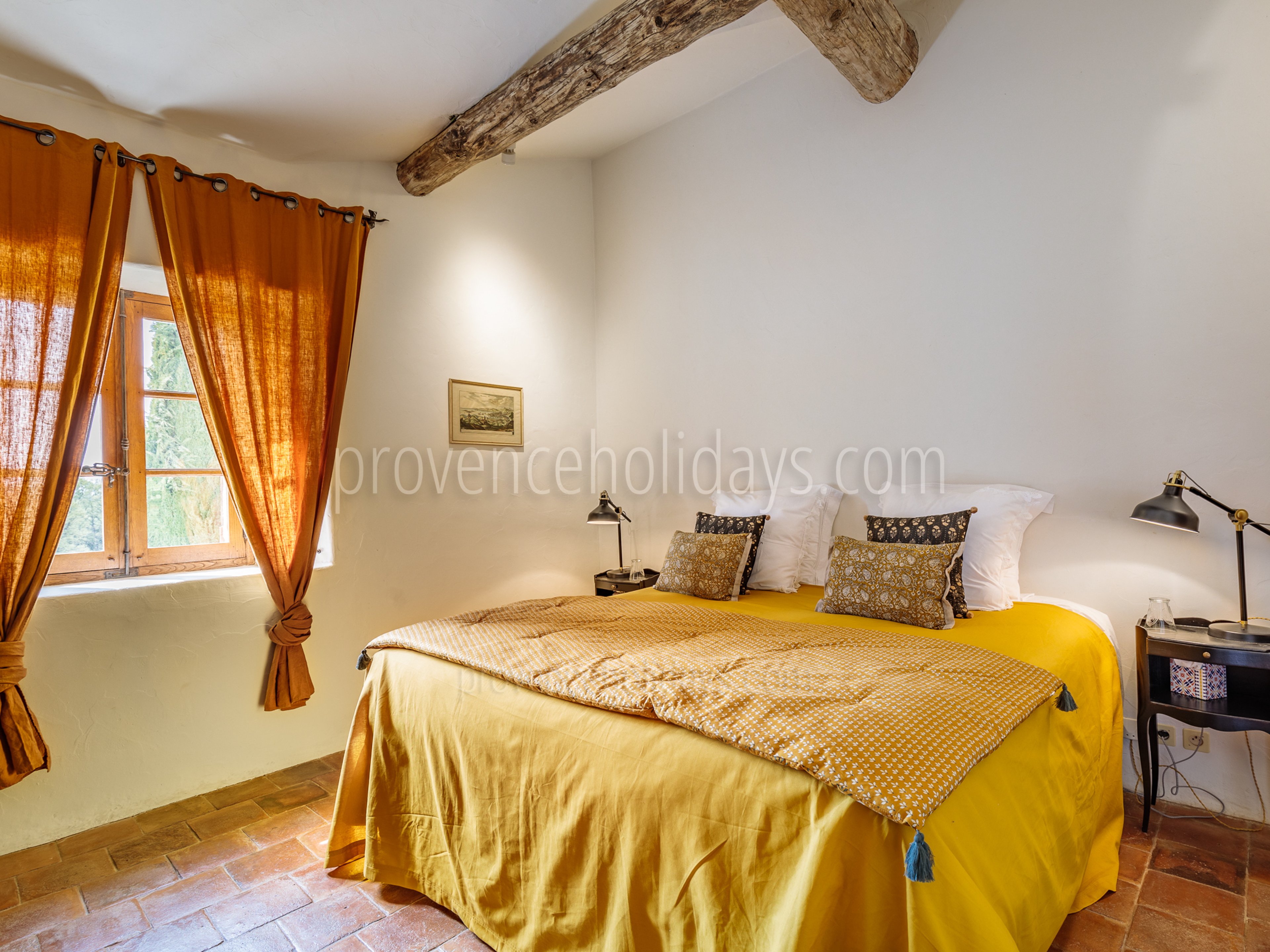 27 - Bastide de Luberon: Villa: Interior