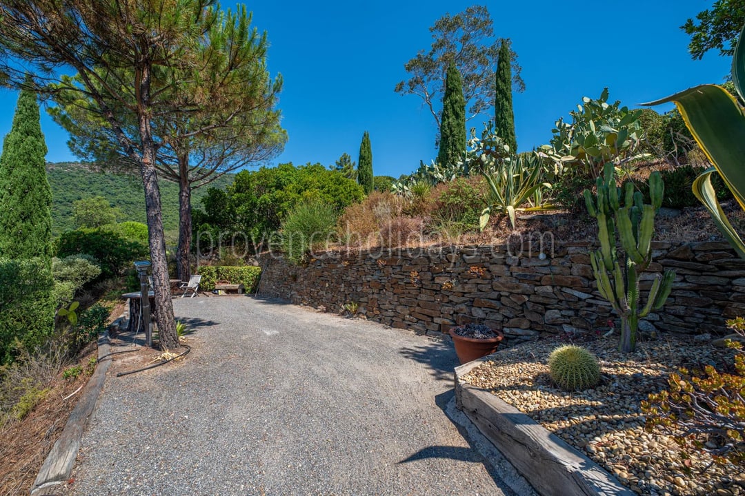 62 - Zeitgenössische Villa in Rayol-Canadel-sur-Mer: Villa: Exterior