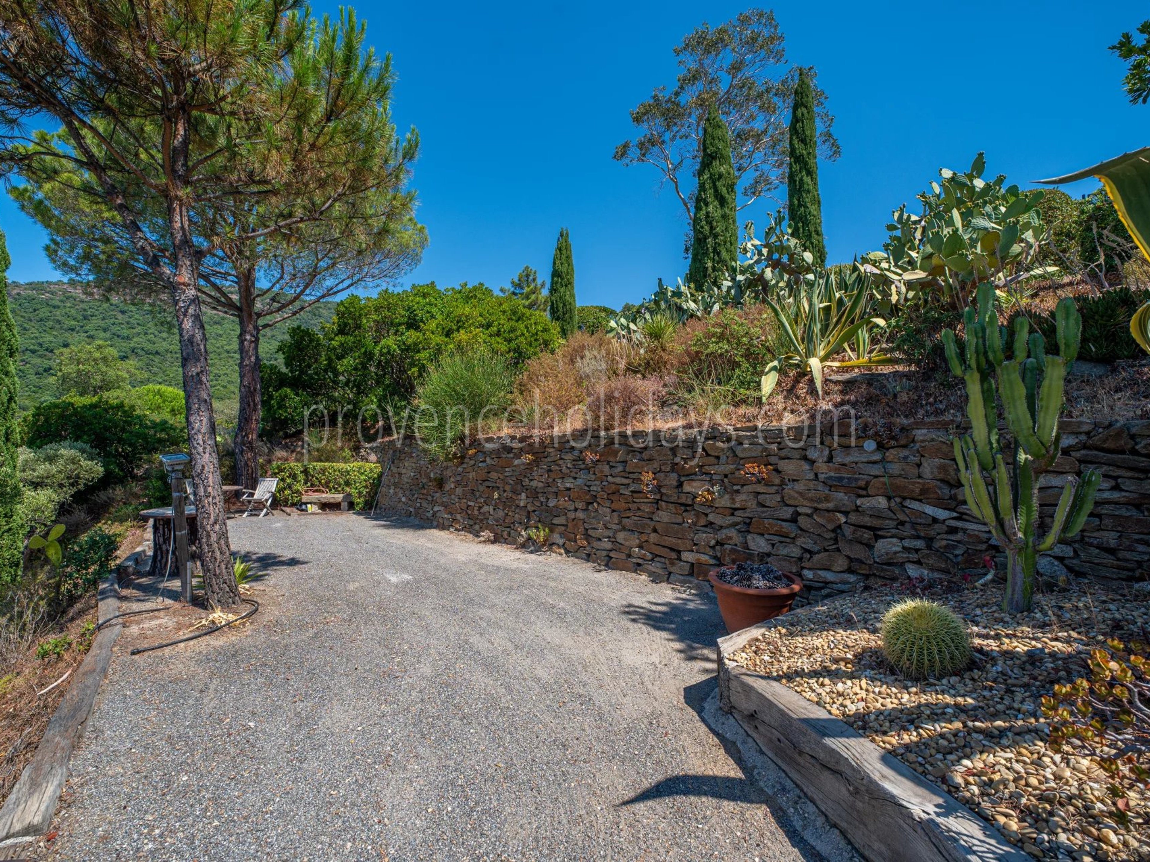 62 - Zeitgenössische Villa in Rayol-Canadel-sur-Mer: Villa: Exterior