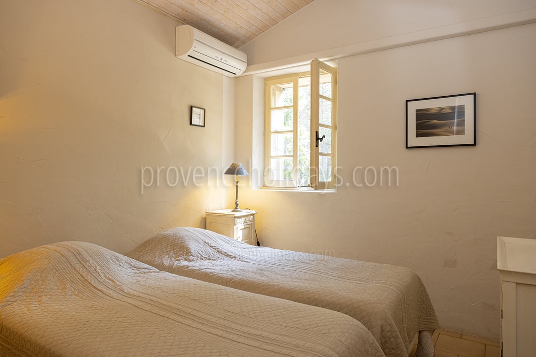 22 - Mas Heyrauds: Villa: Bedroom