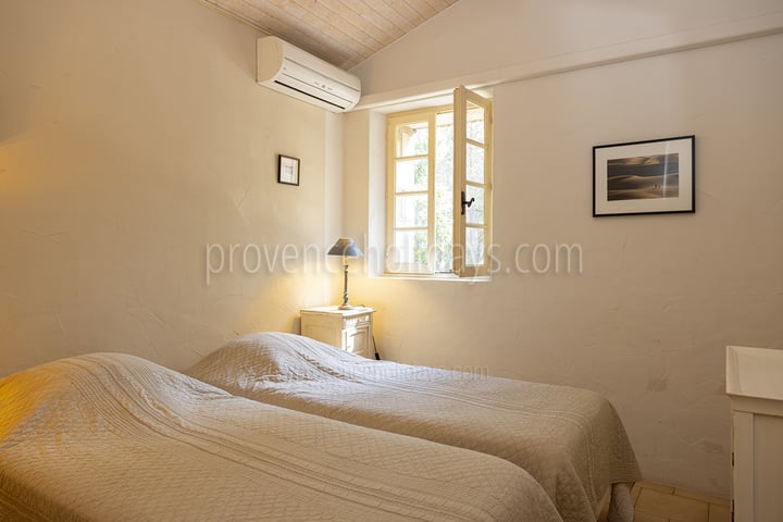 22 - Mas Heyrauds: Villa: Bedroom