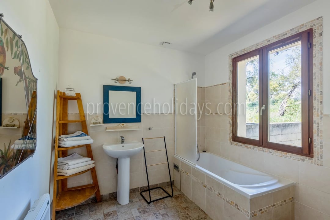7 - Ruhiges Haus in Grimaud: Villa: Bathroom