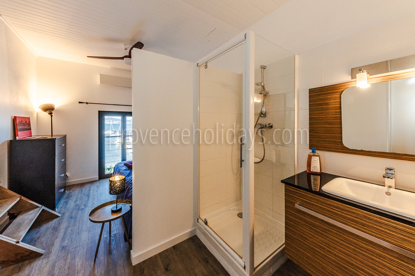 25 - Villa Les Pieds Dans L\'eau: Villa: Bathroom