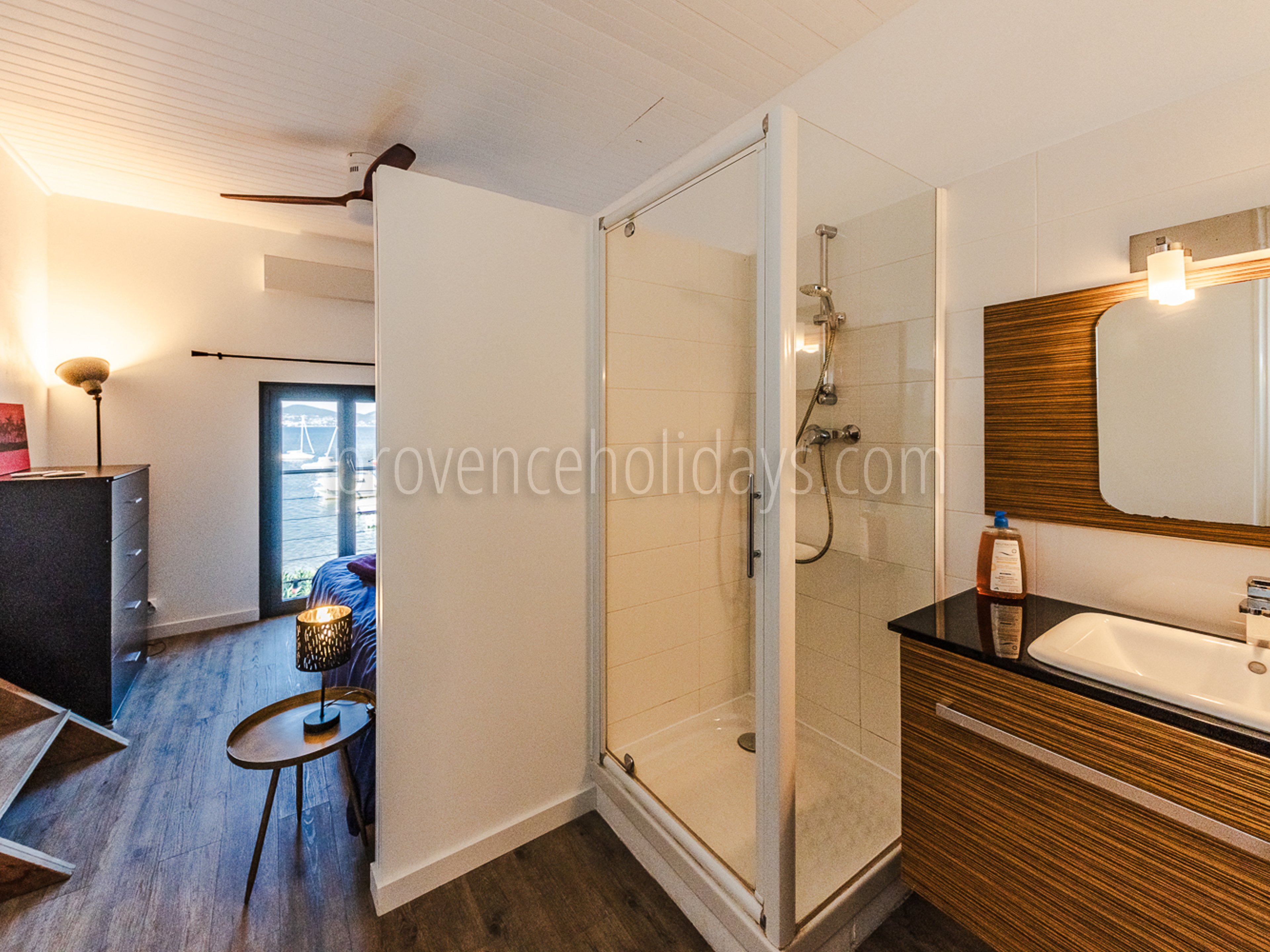 25 - Villa Les Pieds Dans L\'eau: Villa: Bathroom
