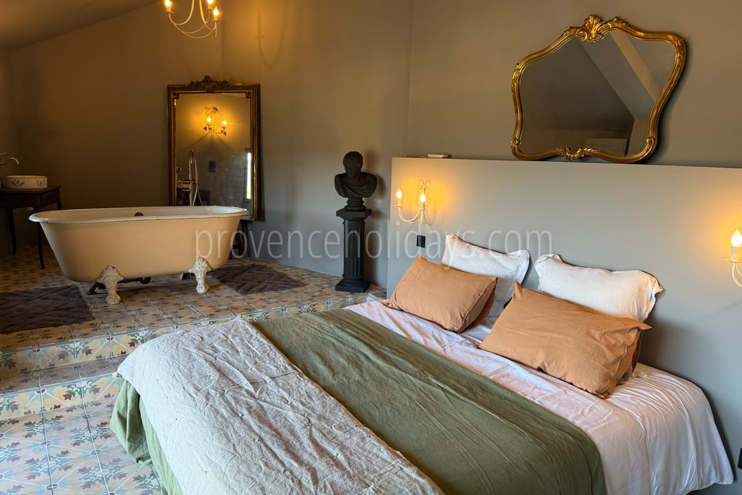 4 - Hotel Olivine: Villa: Bedroom