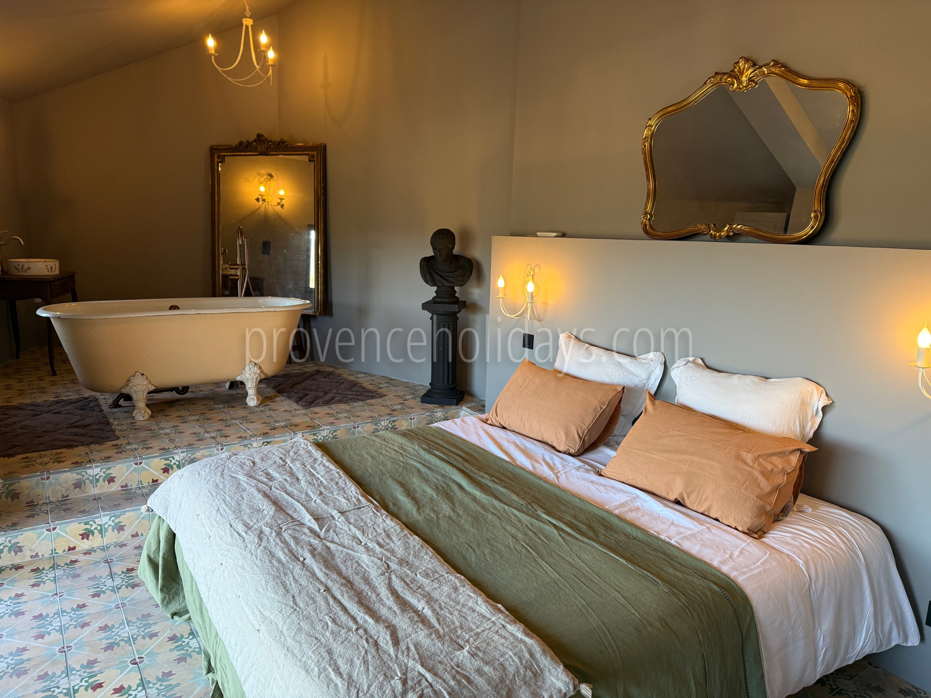4 - Hotel Olivine: Villa: Bedroom