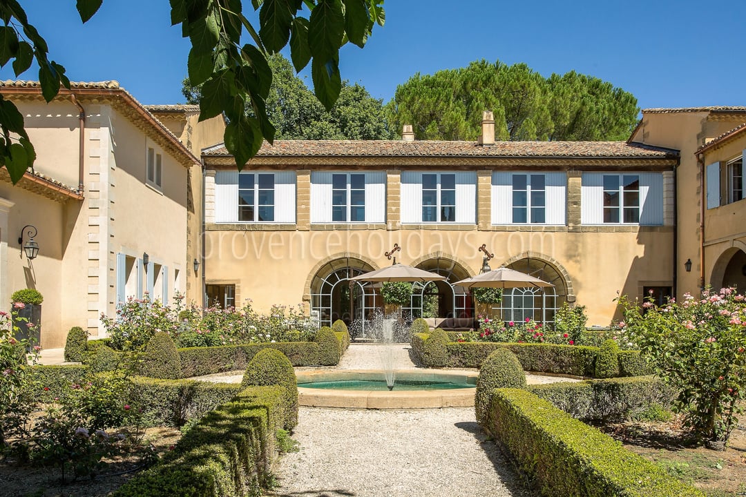 Grand domaine de luxe avec piscine à Uzès