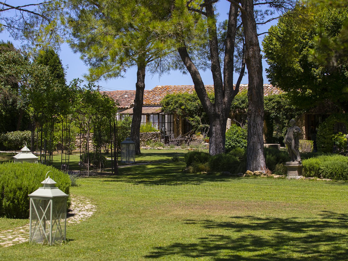 2 - Le Mas de la Sorgue: Villa: Exterior