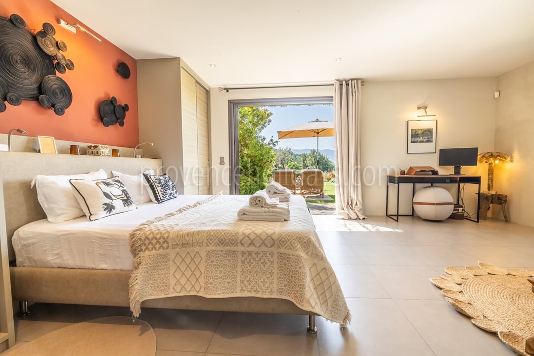 20 - Le Mas du Vallon: Villa: Bedroom