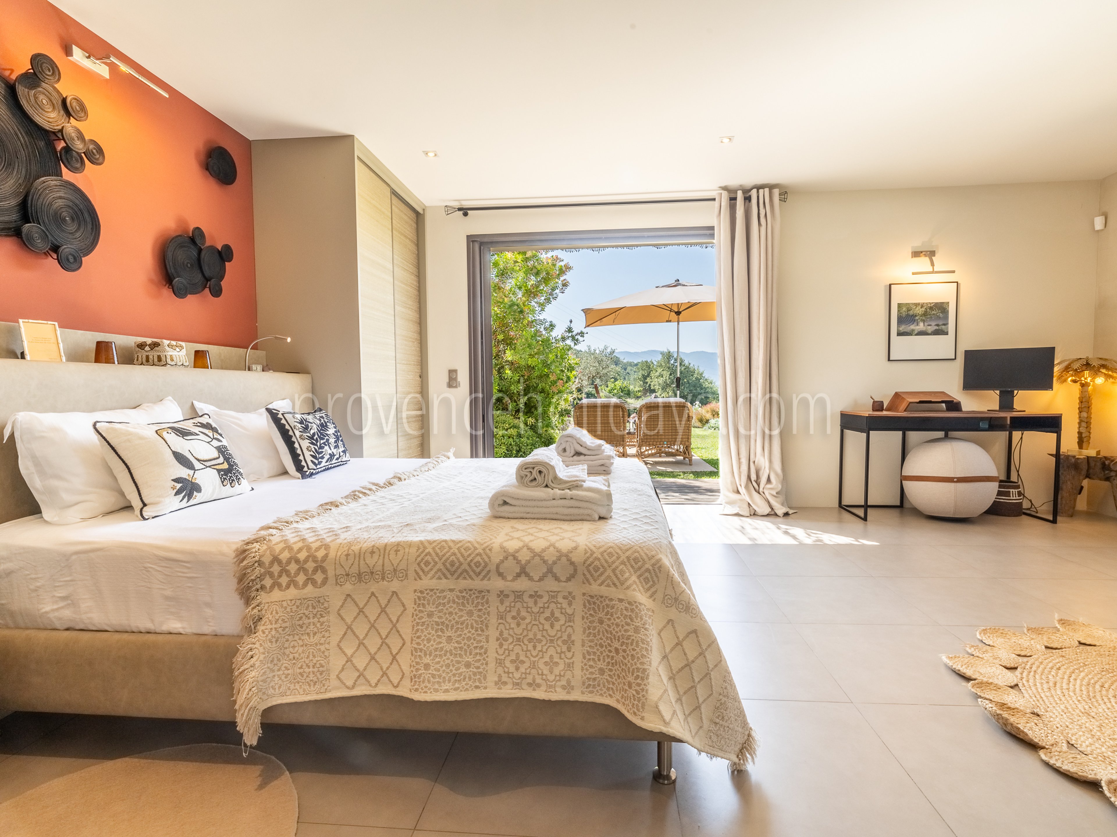 20 - Le Mas du Vallon: Villa: Bedroom