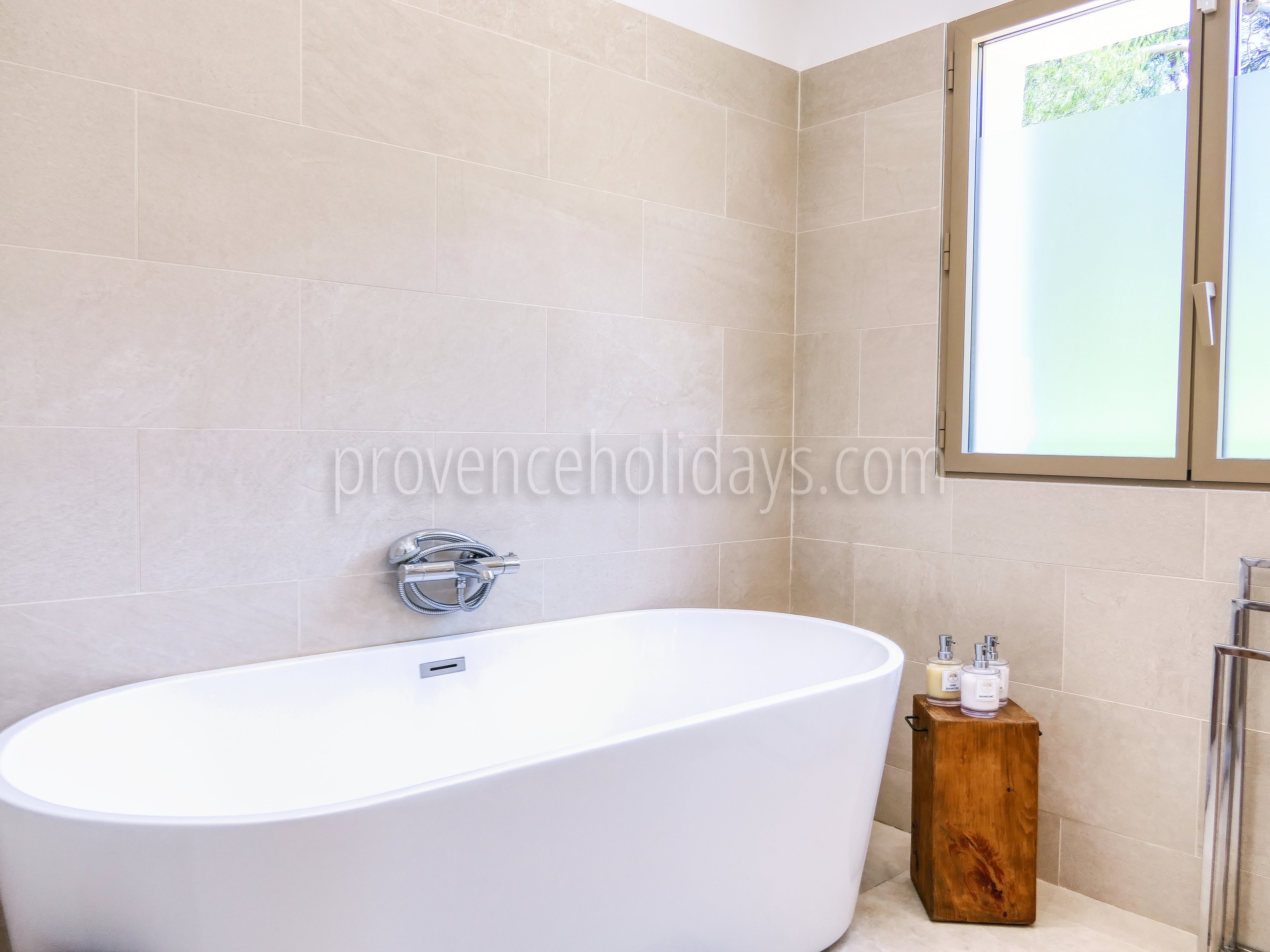 10 - Villa Florensia: Villa: Bathroom
