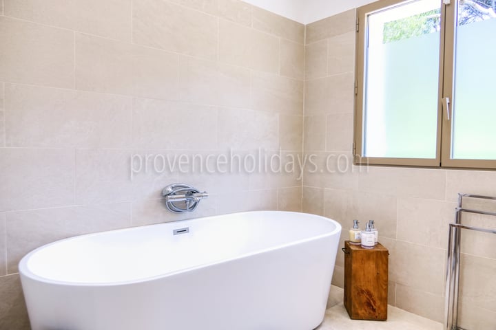 10 - Villa Florensia: Villa: Bathroom