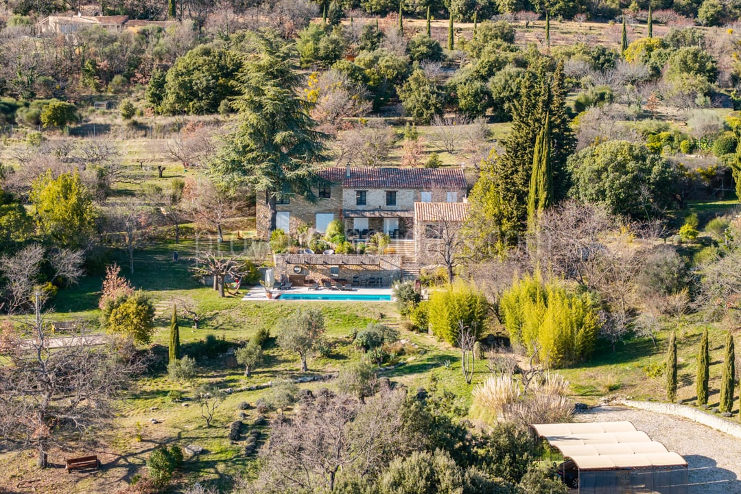 6 - Renovated Property in Gordes: Villa: Exterior
