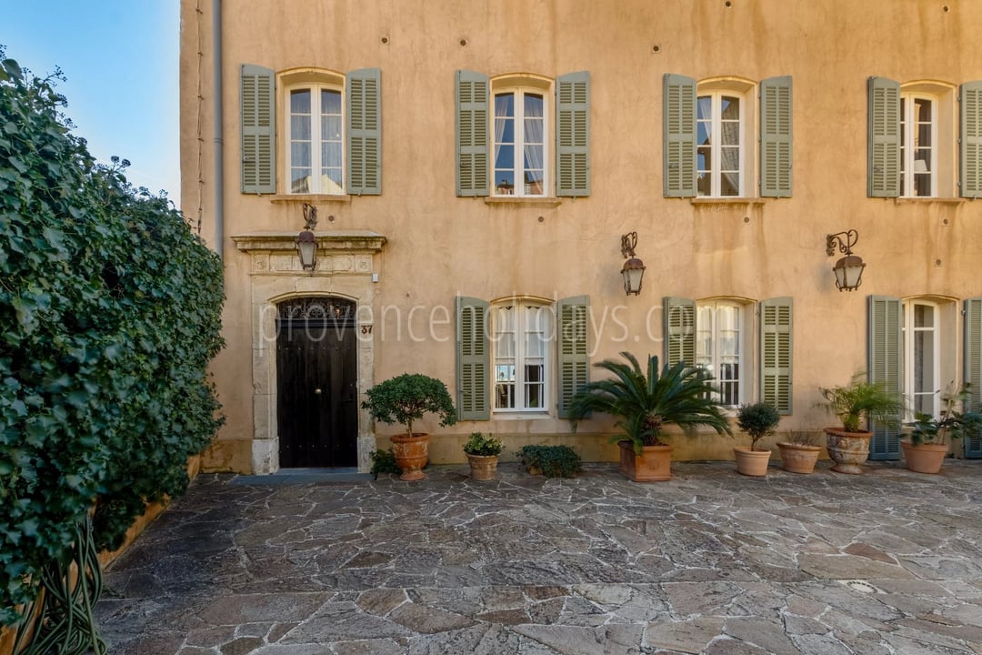 26 - Karakteristiek huis in Cap Bénat: Villa: Exterior