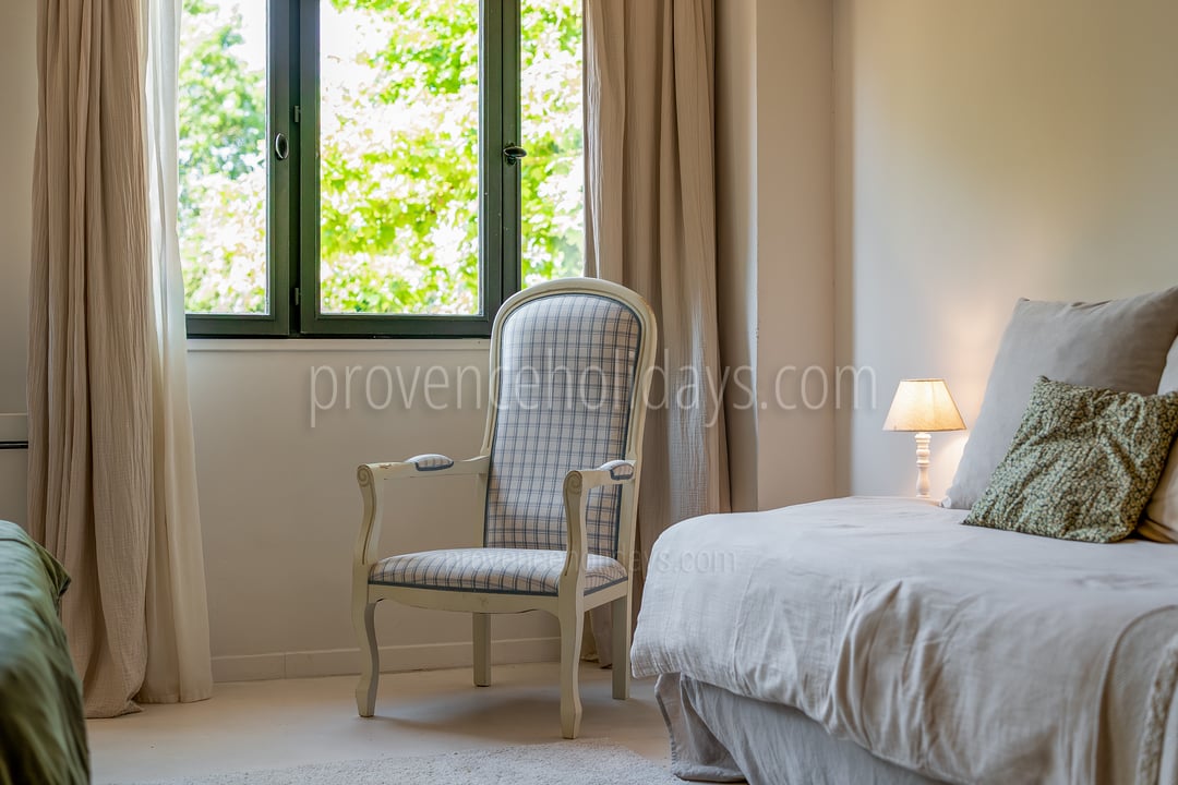 28 - La Terrasse Provençale: Villa: Bedroom