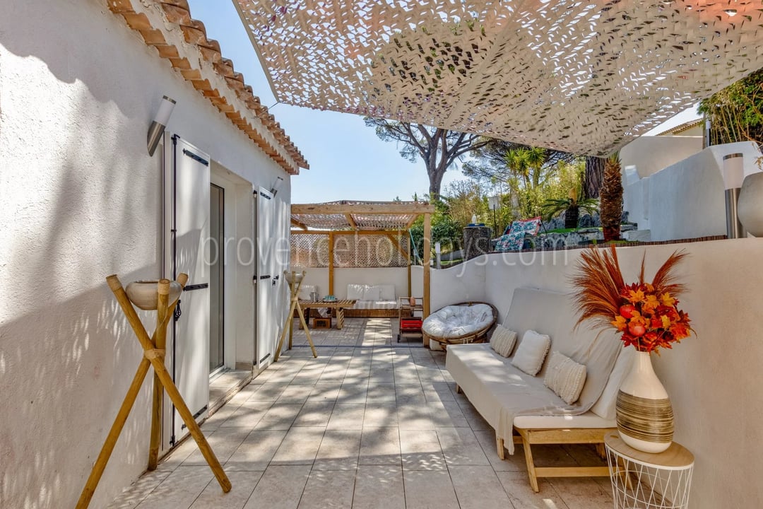 3 - Quiet house in Gassin: Villa: Exterior
