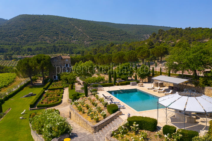 Gorgeous property with outstanding views of Luberon valley
