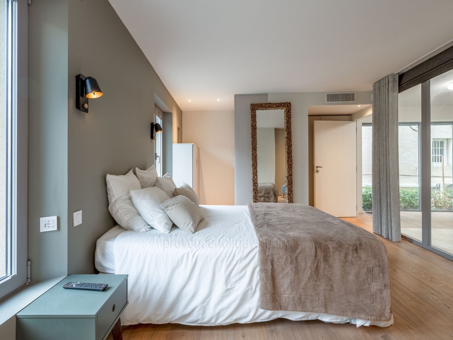 21 - Côté Sorgue: Villa: Bedroom