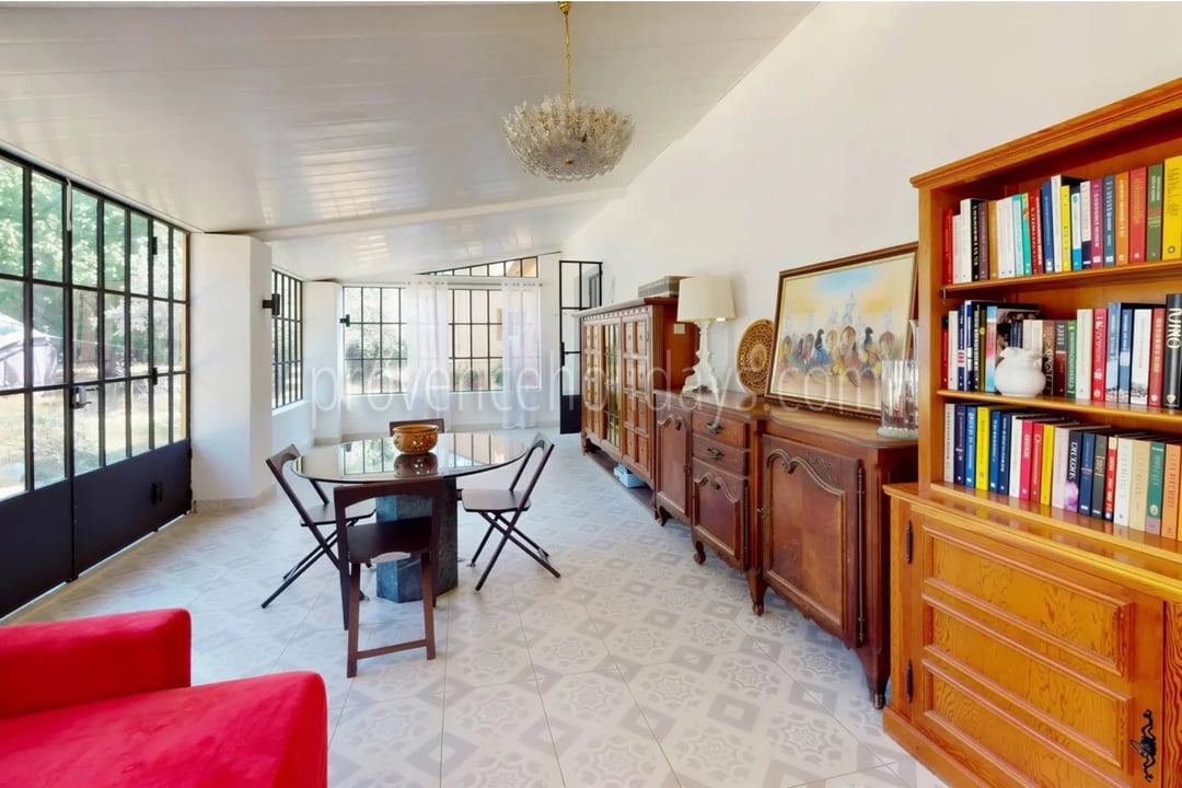 Single-storey villa in an olive grove in Draguignan