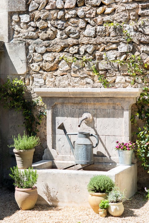 49 - Mas Mouriès: Villa: Exterior