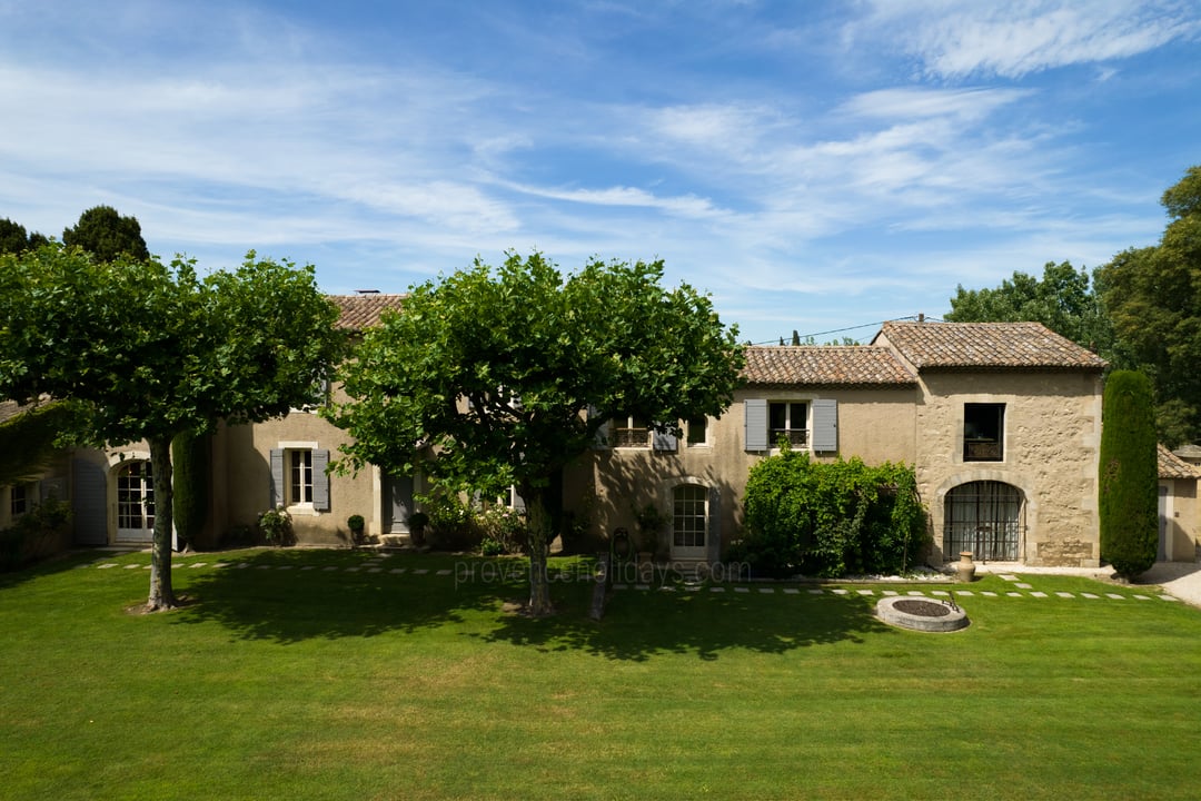 77 - Le Domaine des Cyprès: Villa: Exterior