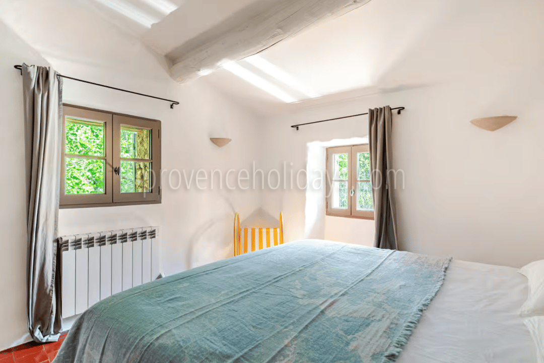 15 - Les Vues du Luberon: Villa: Bedroom