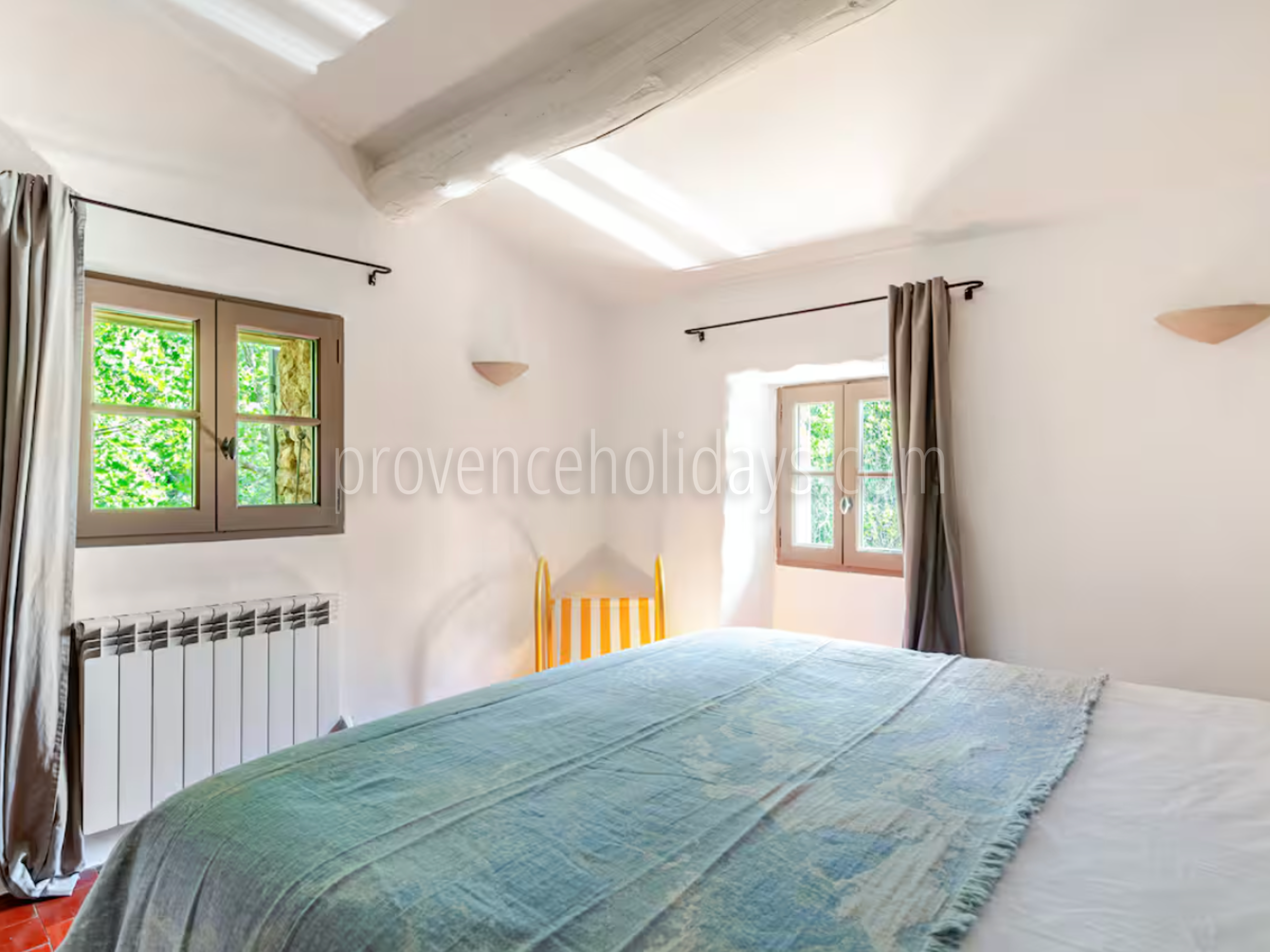 15 - Les Vues du Luberon: Villa: Bedroom